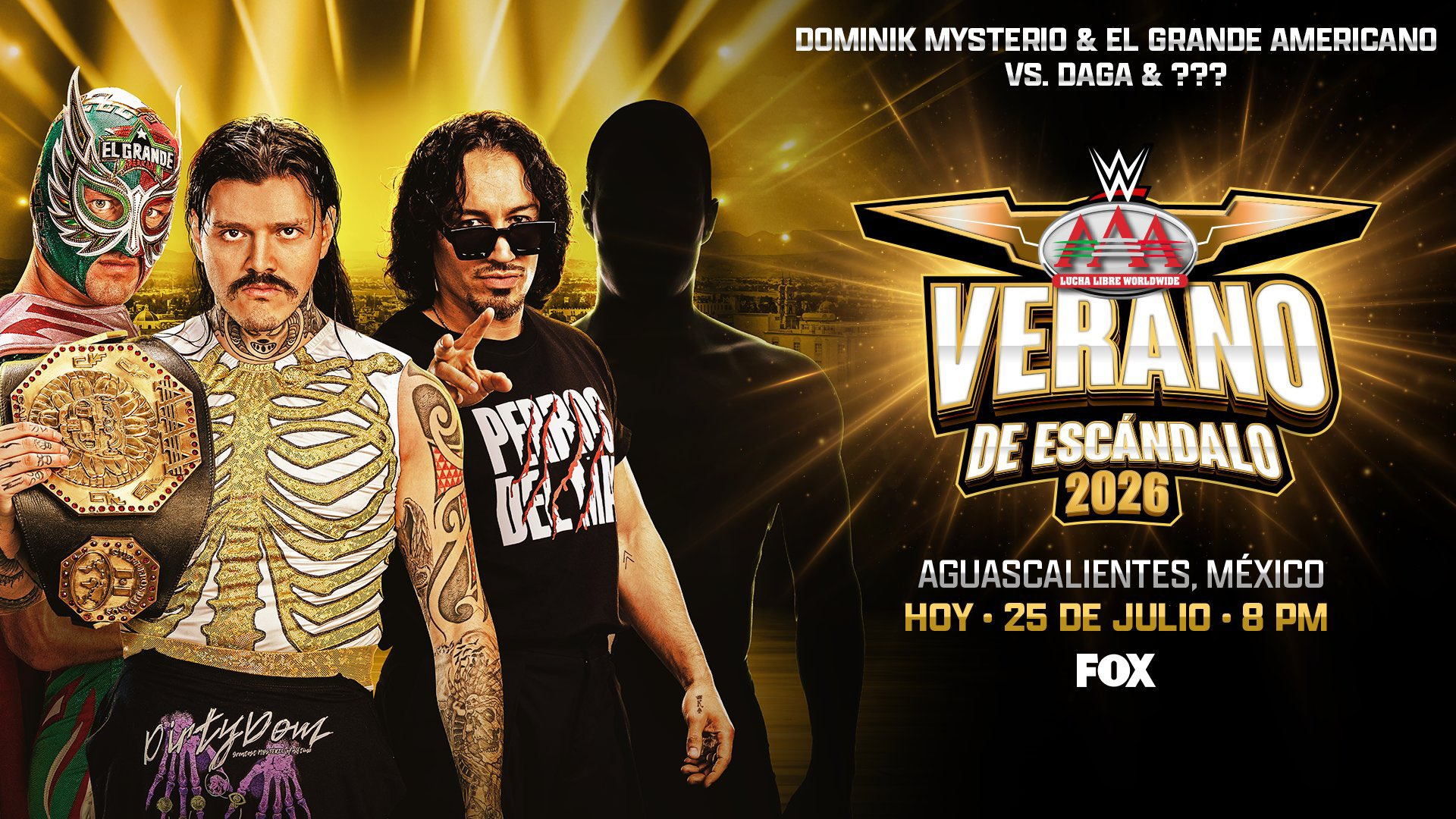 Gráfico promocional oficial de AAA Verano de Escándalo 2026 que anuncia una lucha en parejas entre Dominik Mysterio y El Grande Americano contra Daga y un compañero sorpresa. La imagen muestra a El Grande Americano con el Campeonato Intercontinental, Dominik Mysterio, Daga y la silueta de un rival misterioso, junto al logotipo del evento.