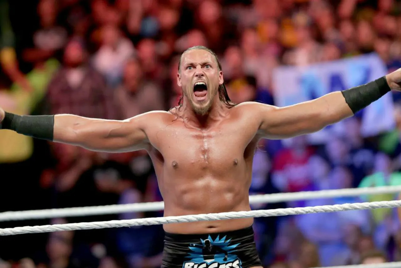 Una figura misteriosa aparece frente al número 8.3 durante un video promocional que anuncia el regreso de Big Cass a WWE el 3 de agosto.