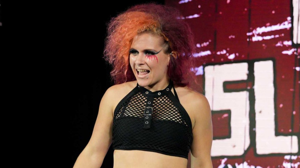 Masha Slamovich durante su entrada en TNA iMPACT.